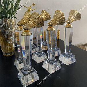 xuong-san-xuat-cup-pha-le-cau-long-ma-vang