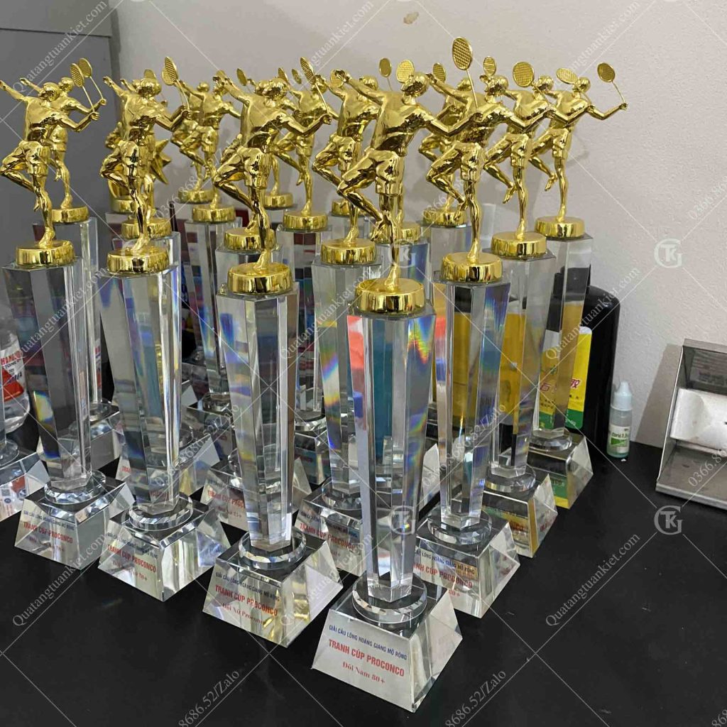 xuong-san-xuat-cup-pha-le-nguoi-cau-long-ma-vang xuong-san-xuat-cup-pha-le-nguoi-cau-long-ma-vang