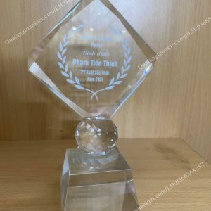 Cúp pha lê vuông nghiêng thấp 1 xuong-san-xuat-cup-pha-le-vuong-nghieng-thap