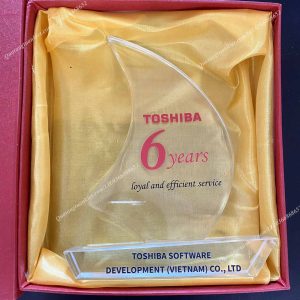 Kỷ niệm chương pha lê buồm cong đế vát TK08 2 bieu-trung-pha-le-tk08