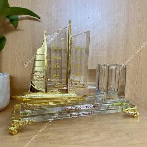 bo-cam-but-de-ban-phong-thuy-ma-vang