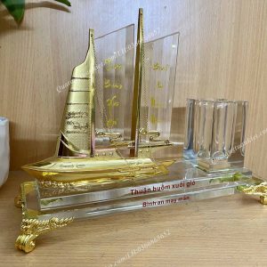 bo de ban phong thuy thuyen ma vang