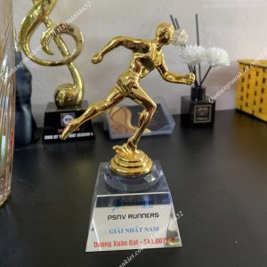 cup-luu-niem-pha-le-chay