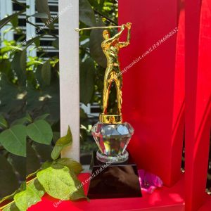 cup-pha-le-golf-ma-vang-de-den