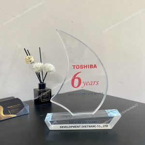 Kỷ niệm chương pha lê buồm cong đế vát TK08 3 ky-niem-chuong-pha-le-buom