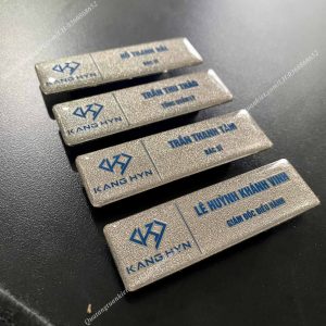 xuong-san-xuat-bang-ten-nhan-vien-dong-ma-bac