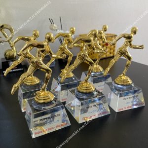 xuong-san-xuat-cup-pha-le-chay-kim-loai-ma-vang