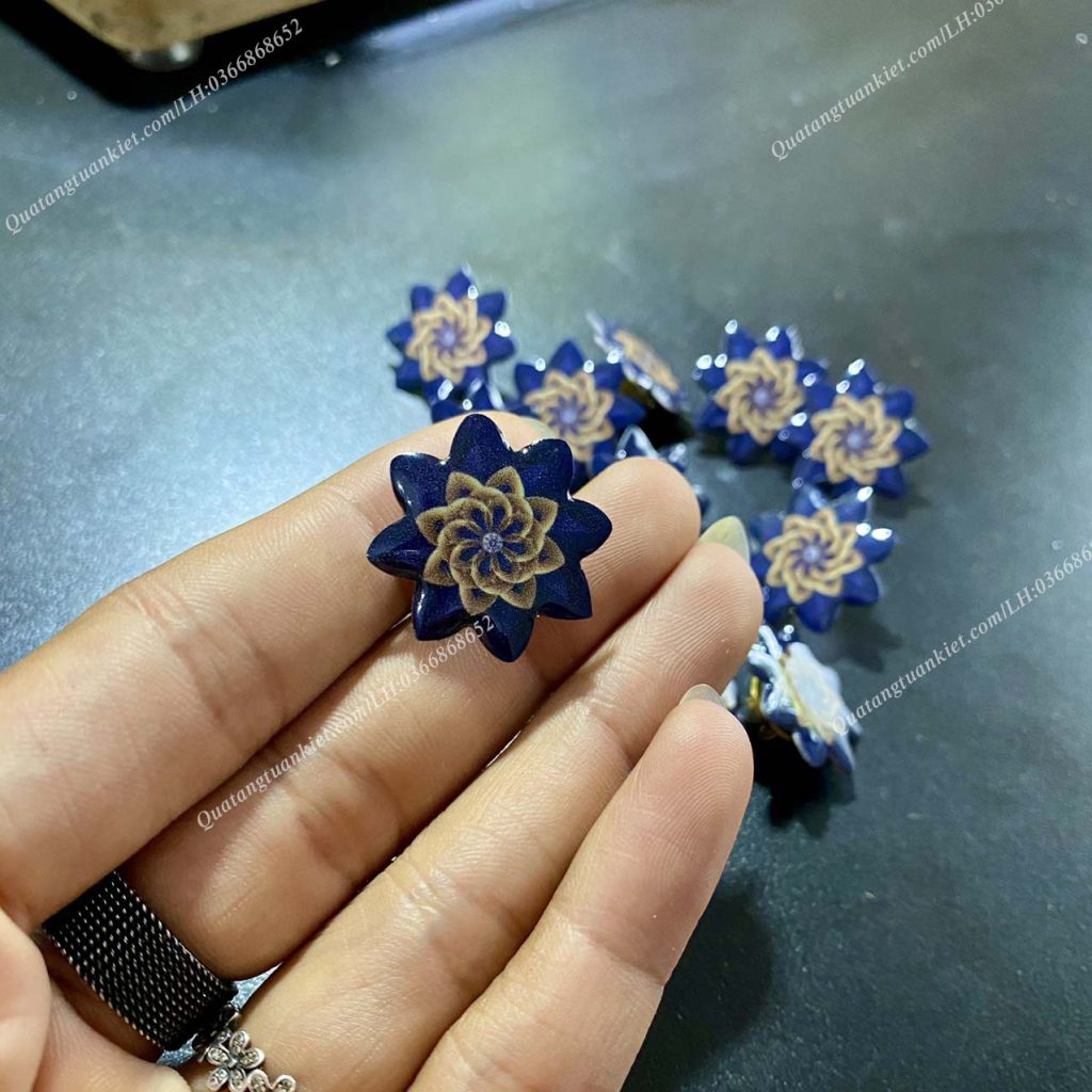 huy-hieu-cai-ao-inox-hinh-bong-hoa