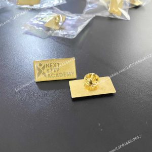 Huy hiệu cài áo hình chữ nhật 1 huy-hieu-cai-nguc-dong-an-mon-hinh-chu-nhat