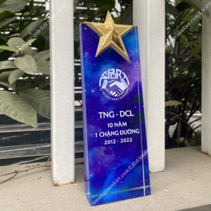 cup-luu-niem-chu-nhat