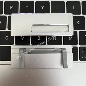 Phôi bảng tên nhân viên thay tên loại 2 2 phoi bang ten nhan vien loai 2 mau bac