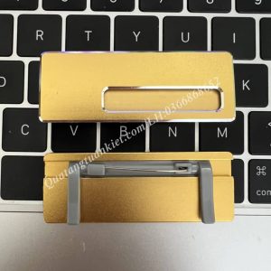 Phôi bảng tên nhân viên thay tên loại 2 1 phoi-bang-ten-nhan-vien-loai-2-mau-vang