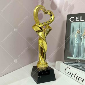 Cúp composite trái tim đính đá mạ vàng 1 cup-composite-trai-tim-dinh-da-ma-vang