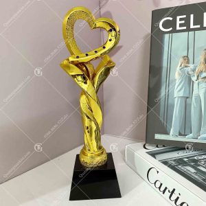 Cúp composite trái tim đính đá mạ vàng 2 cup-vinh-danh-trai-tim-ma-vang