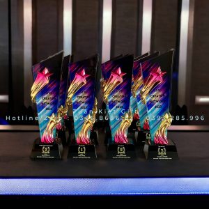 cup-luu-niem-sao-doi-ma-mau