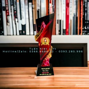 cup-vinh-danh-pha-le-duong-den-vinh-quang