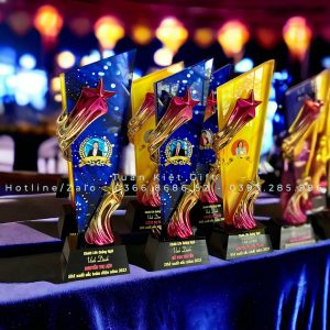 xuong-san-xuat-cup-pha-le-ngoi-sao-hy-vong