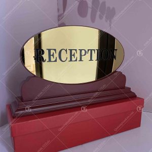 Biển chức danh lễ tân inox ăn mòn 1 bien-chuc-danh-le-tan-inox-an-mon