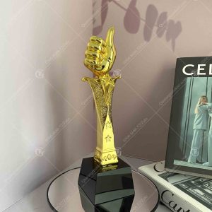 Cúp composite TK28 bàn tay Like mẫu 02 3 cup-composite-tk28-ban-tay-like-mau-2