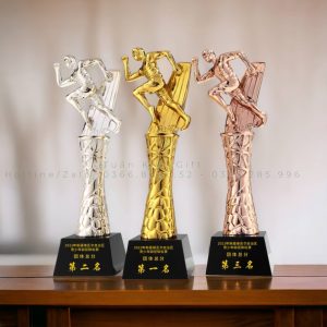 Cúp composite giải chạy mạ vàng 1 cup-hinh-nguoi-chay-ma-vang-bac-dong