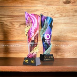 cup-vinh-danh-pha-le-hoa-tiet-canh-phuong-hoang