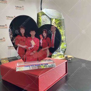 Kỷ niệm chương pha lê hình trái tim 2 bieu-trung-pha-le-trai-tim-nghieng