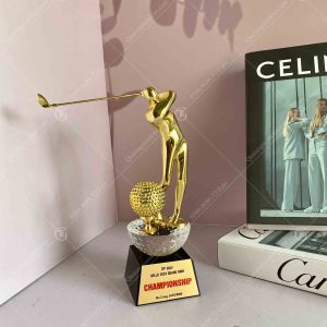 cup-vinh-danh-pha-le-qua-golf-ma-vang