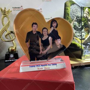 Kỷ niệm chương pha lê hình trái tim 1 ky-niem-chuong-pha-le-hinh-trai-tim