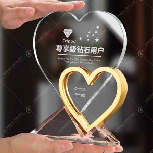 lam-cup-pha-le-trai-tim-kim-loai-ma-vang