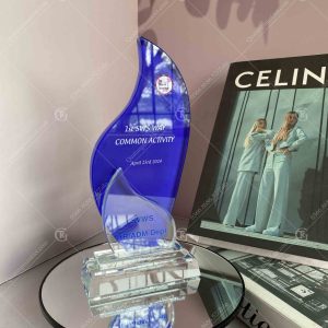 Kỷ niệm chương pha lê TK12 2 xuong-san-xuat-ky-niem-chuong-pha-le-tk12